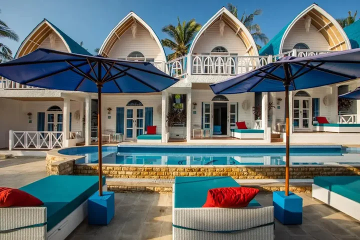 Гили Траванган: Santorini Beach Resort