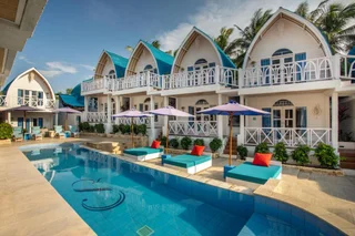 Гили Траванган: Santorini Beach Resort