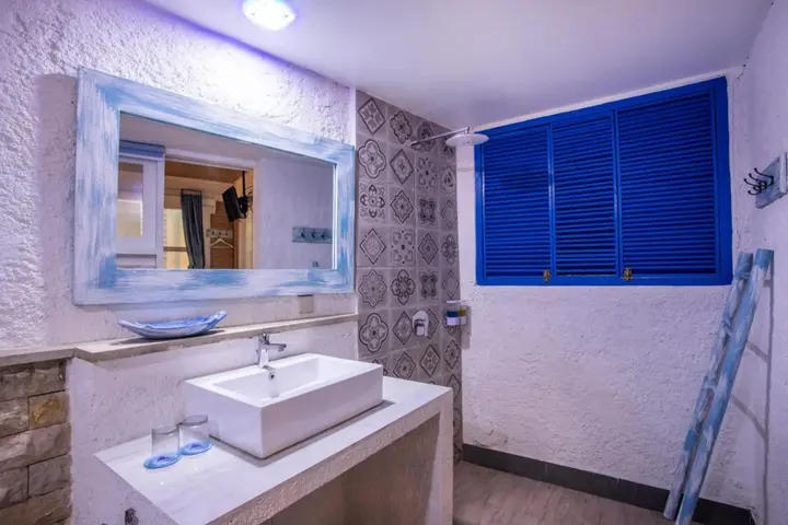 Гили Траванган: Santorini Beach Resort