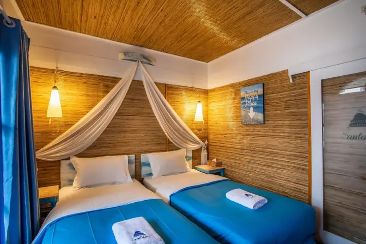 Гили Траванган: Santorini Beach Resort