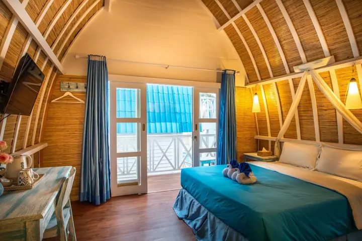 Гили Траванган: Santorini Beach Resort