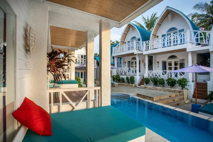 Гили Траванган: Santorini Beach Resort