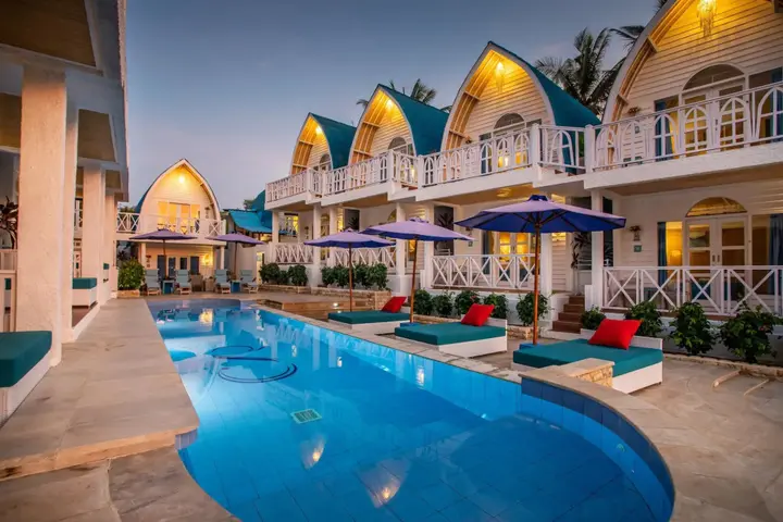 Гили Траванган: Santorini Beach Resort
