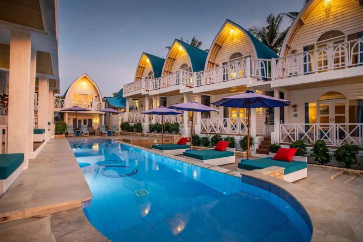 Гили Траванган: Santorini Beach Resort