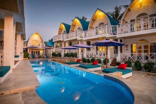 Гили Траванган: Santorini Beach Resort