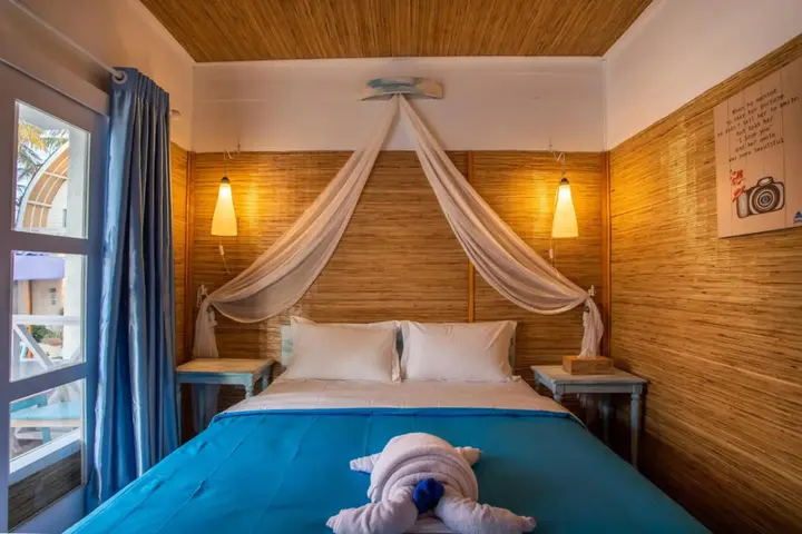 Гили Траванган: Santorini Beach Resort