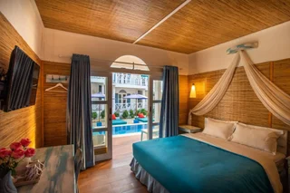 Гили Траванган: Santorini Beach Resort