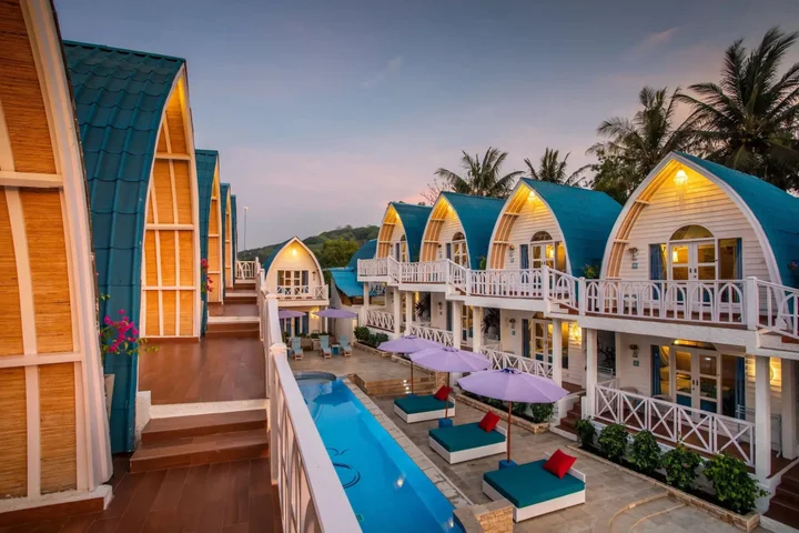Гили Траванган: Santorini Beach Resort