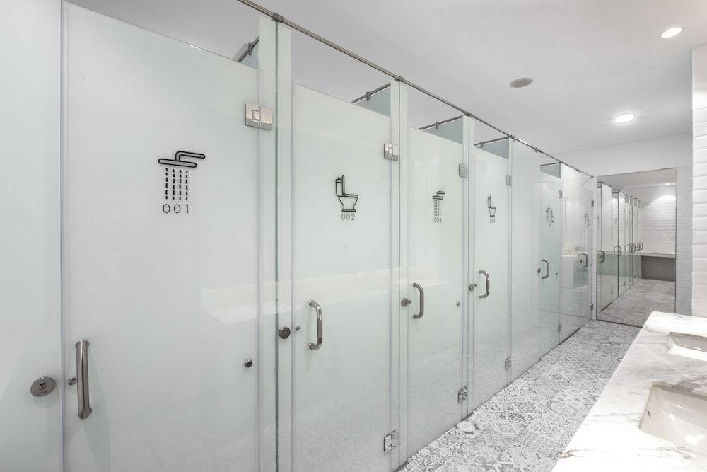 Джакарта: KINI Luxury Capsule - Hostel