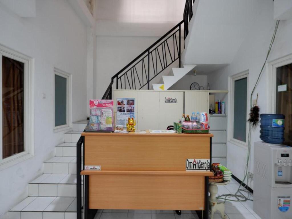 Семаранг: RedDoorz near Plaza Simpang Lima