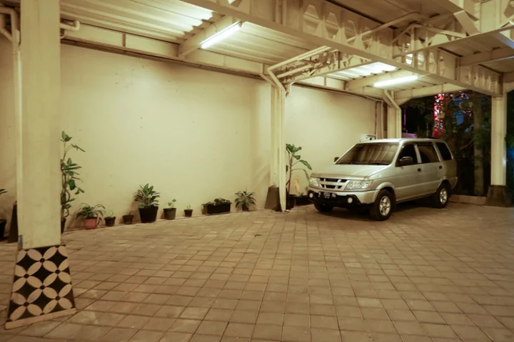 Депок: RedDoorz Plus near Hartono Mall 2