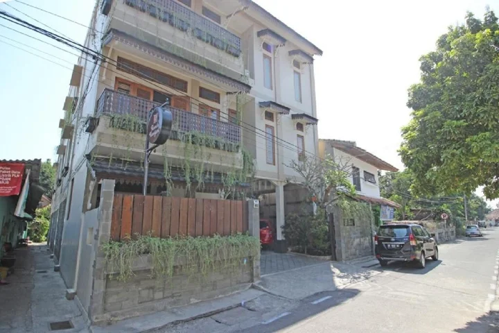 Депок: RedDoorz Plus near Hartono Mall 2
