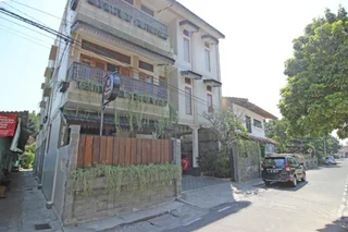 Депок: RedDoorz Plus near Hartono Mall 2