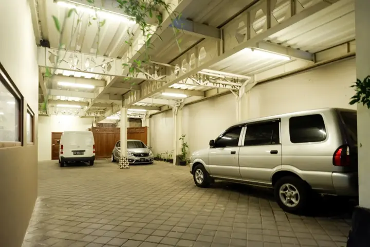 Депок: RedDoorz Plus near Hartono Mall 2