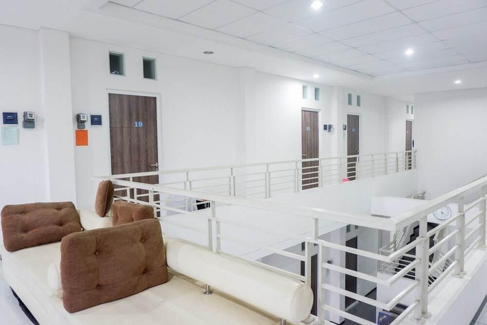Семаранг: RedDoorz near Ahmad Yani Airport 2