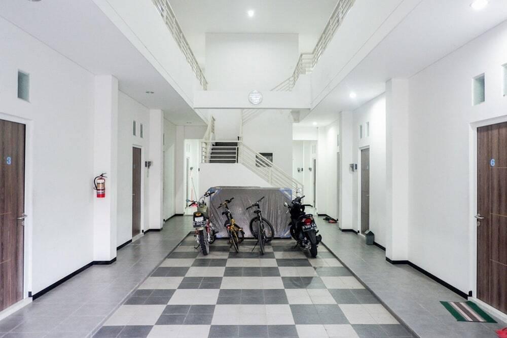 Семаранг: RedDoorz near Ahmad Yani Airport 2