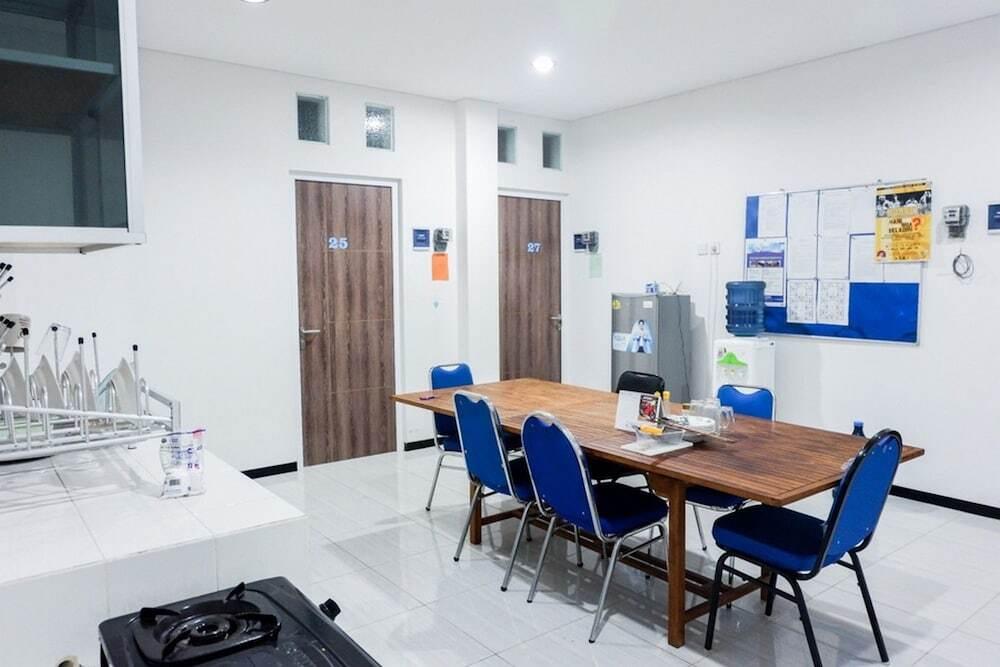 Семаранг: RedDoorz near Ahmad Yani Airport 2