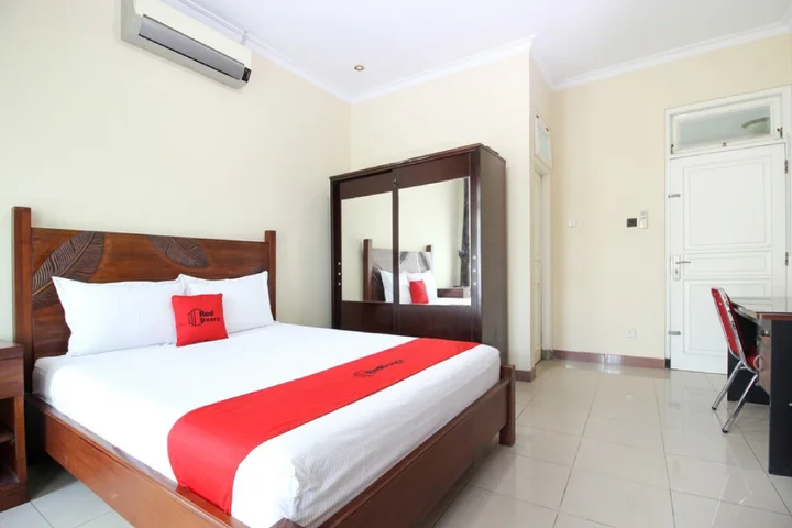Депок: RedDoorz Plus near Rumah Sakit JIH