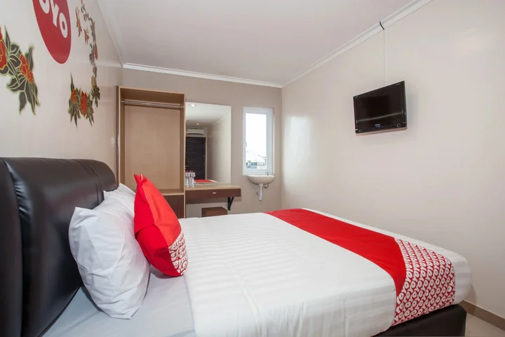Сурабая: Super OYO 90642 Lancar Homestay Syariah