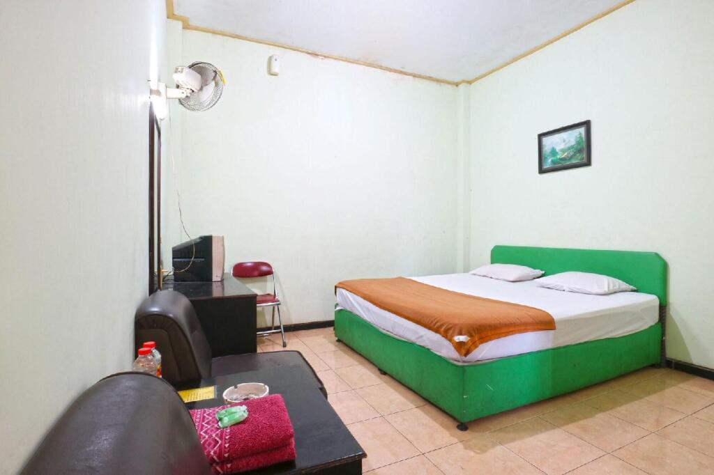 Маланг: Camelia Hotel