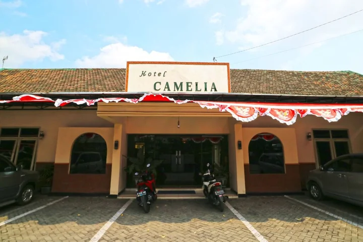 Маланг: Camelia Hotel