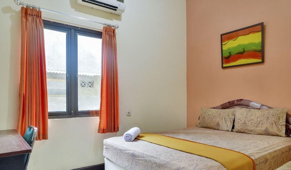 Депок: ZEN Rooms Depok Sleman Syariah