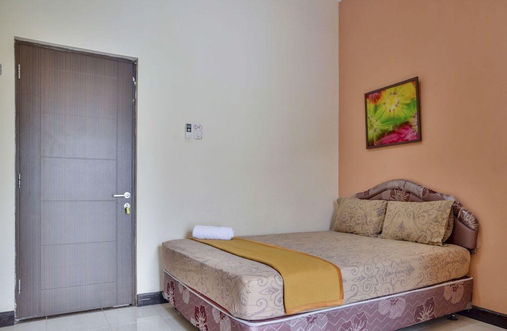 Депок: ZEN Rooms Depok Sleman Syariah