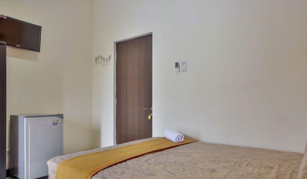 Депок: ZEN Rooms Depok Sleman Syariah