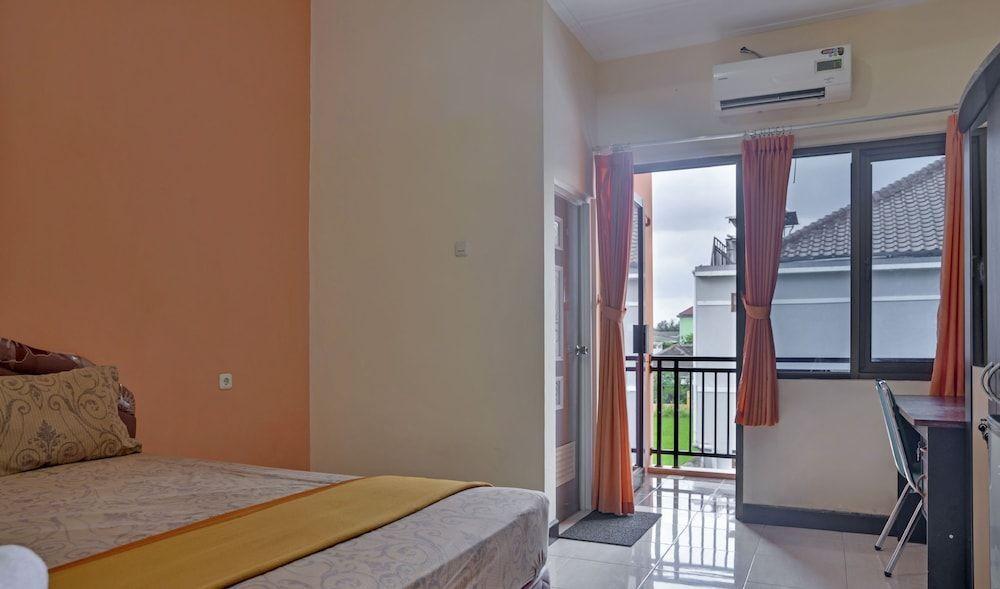 Депок: ZEN Rooms Depok Sleman Syariah