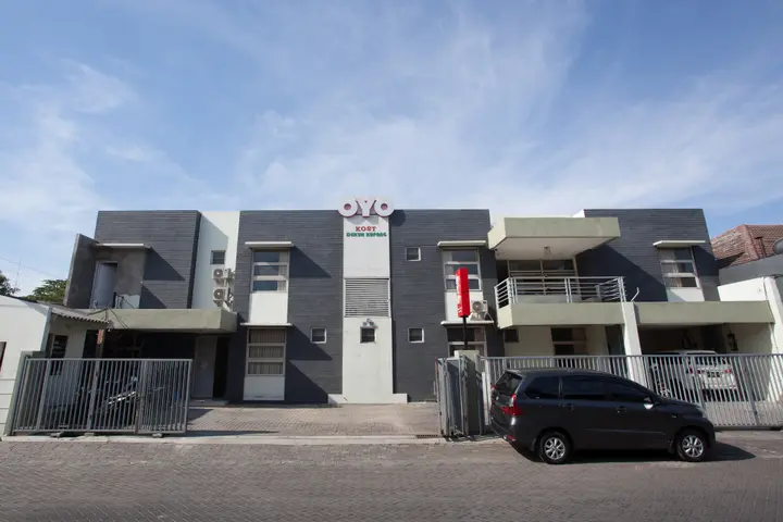 Сурабая: OYO 143 Dukuh Kupang Residence