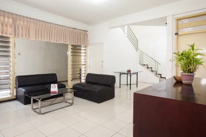 Сурабая: OYO 143 Dukuh Kupang Residence