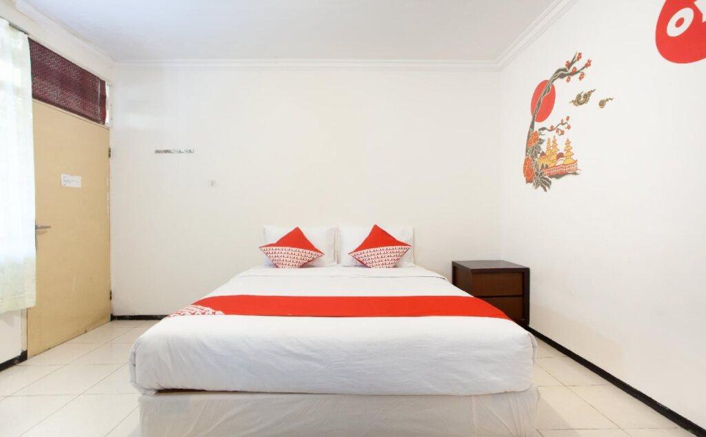 Сурабая: OYO 143 Dukuh Kupang Residence