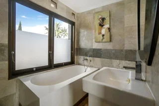 Убуд: Hartaning House by Pramana Villas