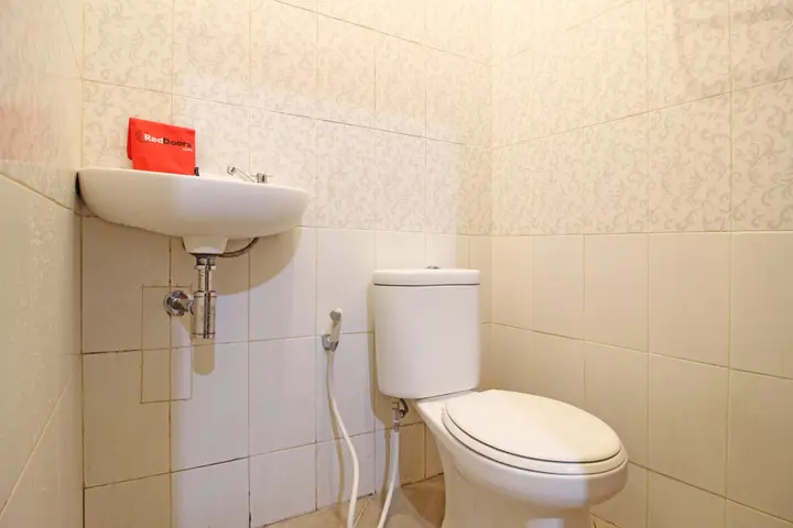 Депок: RedDoorz near Hartono Mall 3