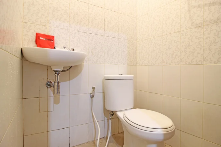 Депок: RedDoorz near Hartono Mall 3