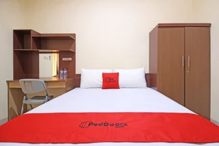 Депок: RedDoorz near Hartono Mall 3