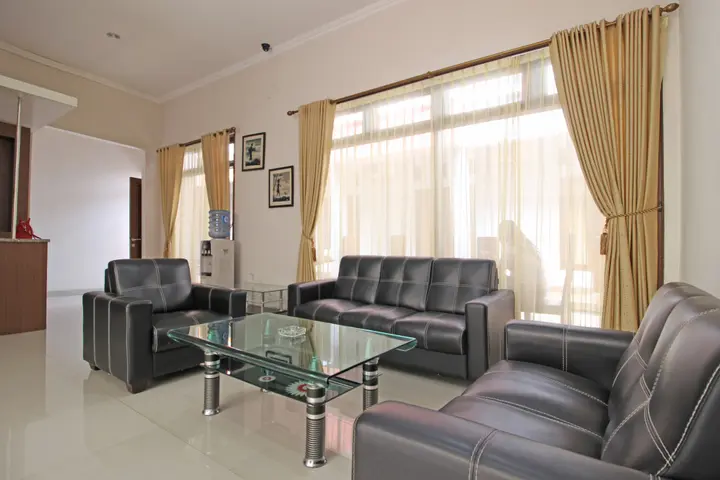 Депок: RedDoorz near Hartono Mall 3