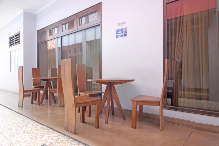 Депок: RedDoorz near Hartono Mall 3