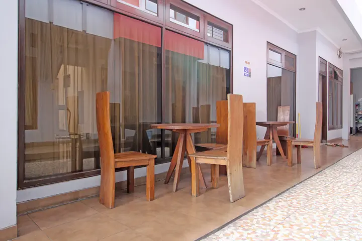 Депок: RedDoorz near Hartono Mall 3