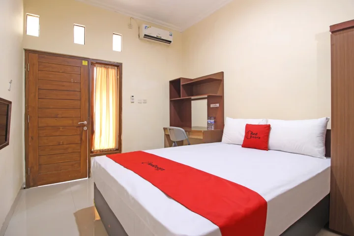 Депок: RedDoorz near Hartono Mall 3
