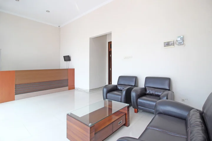 Депок: RedDoorz near Hartono Mall 3