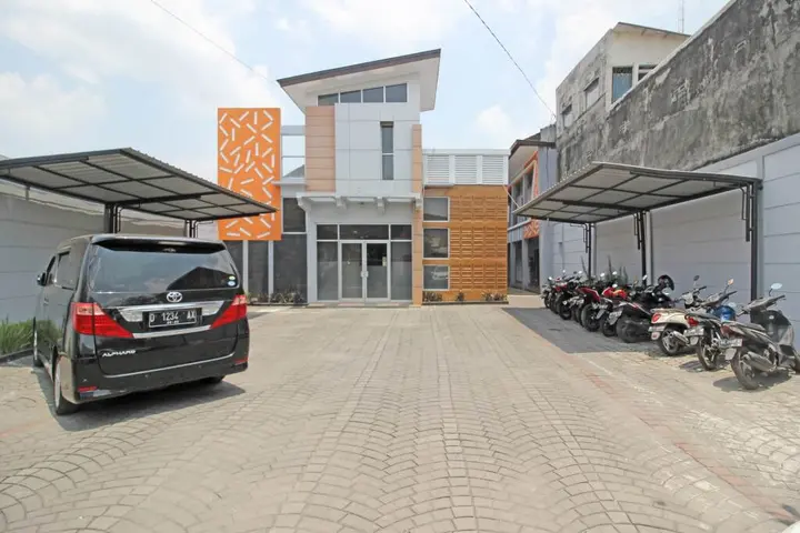 Депок: RedDoorz near Hartono Mall 3