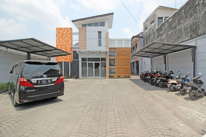 Депок: RedDoorz near Hartono Mall 3