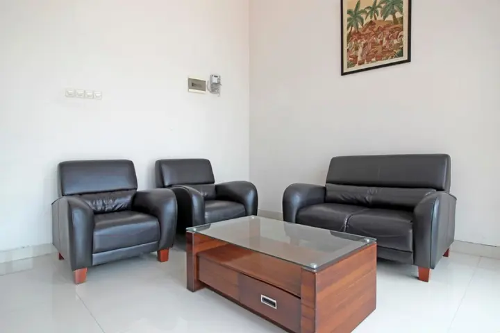 Депок: RedDoorz near Hartono Mall 3