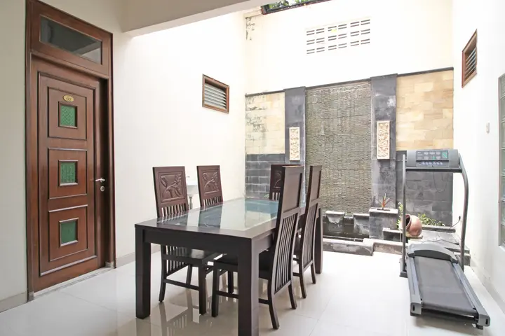 Депок: RedDoorz near Hartono Mall 3