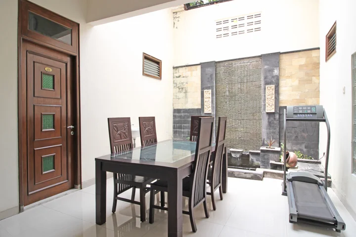 Депок: RedDoorz near Hartono Mall 3