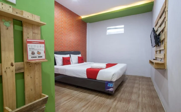 Маланг: RedDoorz Plus @ Raya Sengkaling
