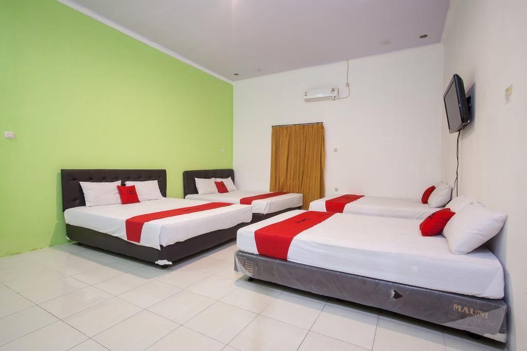 Маланг: RedDoorz Plus @ Raya Sengkaling