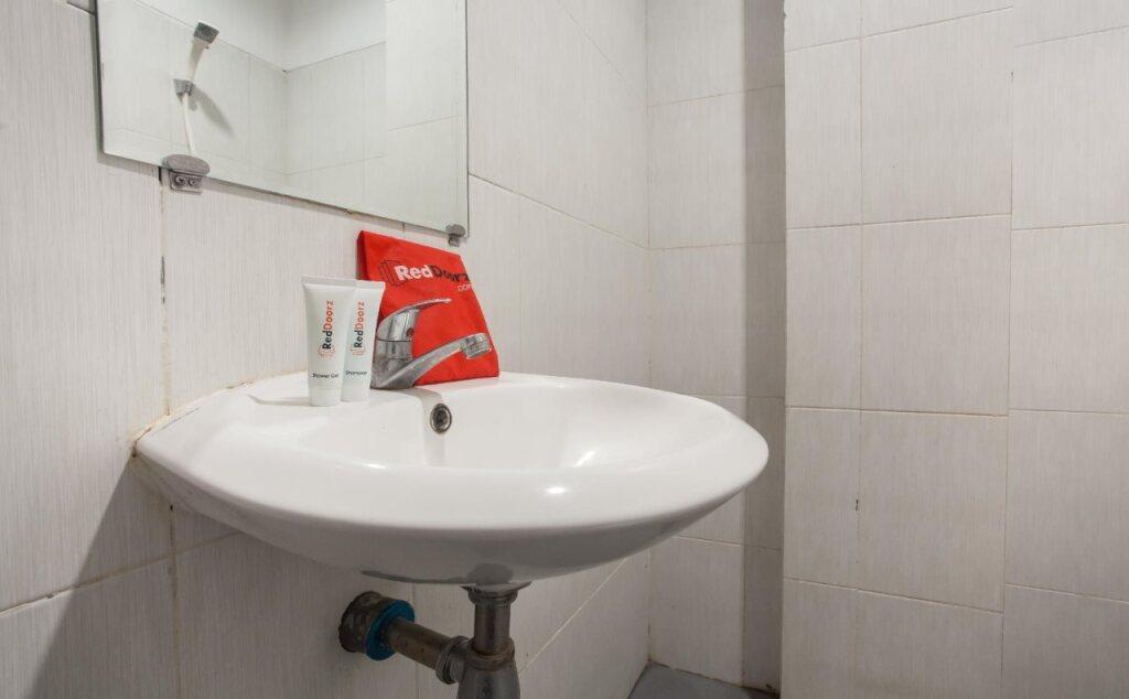 Маланг: RedDoorz Plus @ Raya Sengkaling