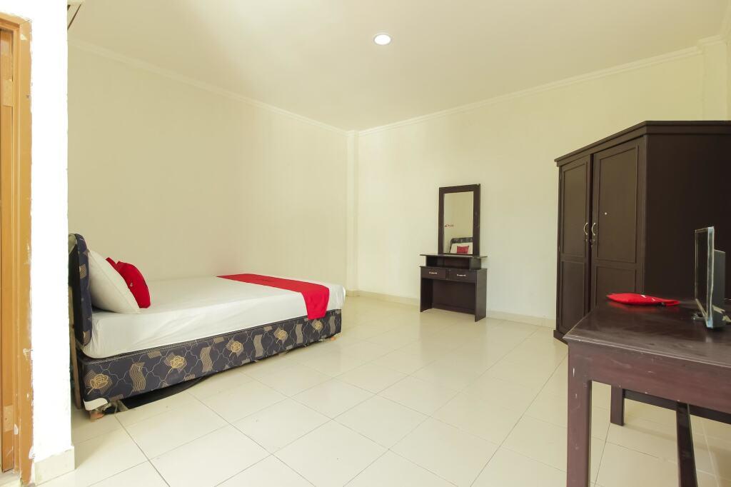Вори: RedDoorz @ Malalayang Manado